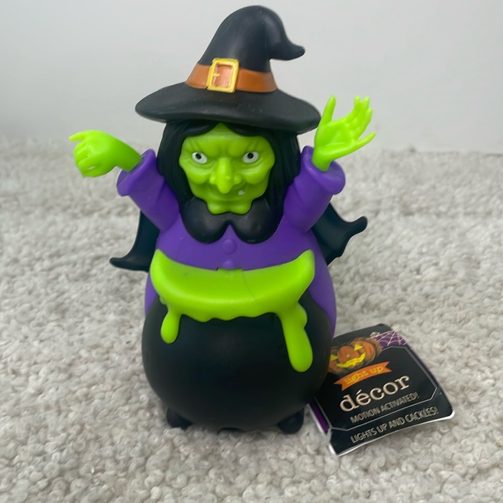 🍒 3 for 25 🍒 Motion Activated Laughing Witch Light Up 6” new